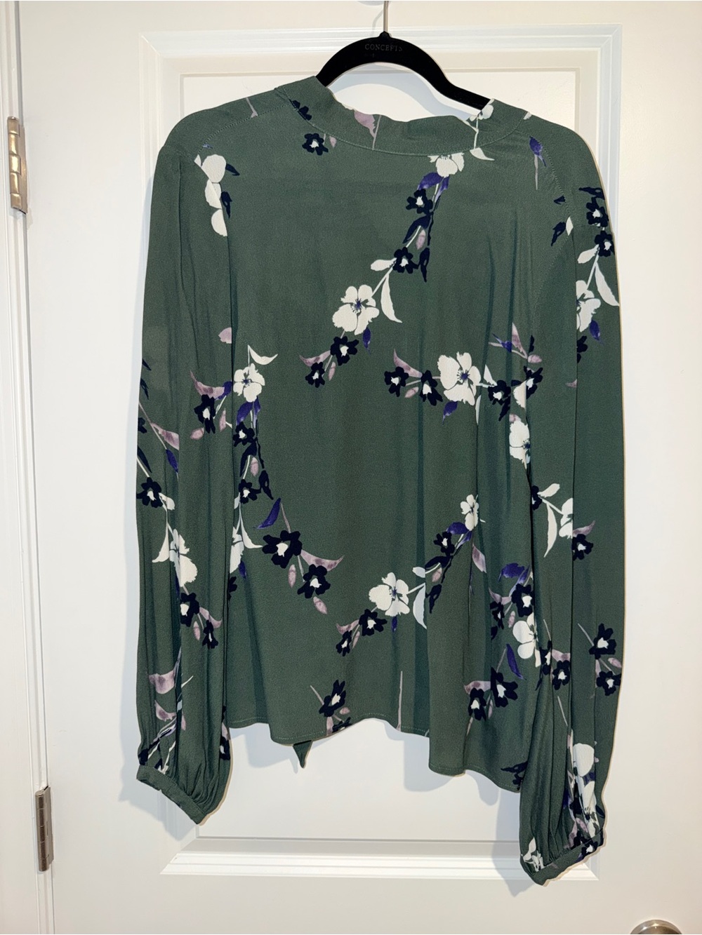 Yumi Kim Green Floral Tie-Back Long Sleeve Top - Picture 5 of 8